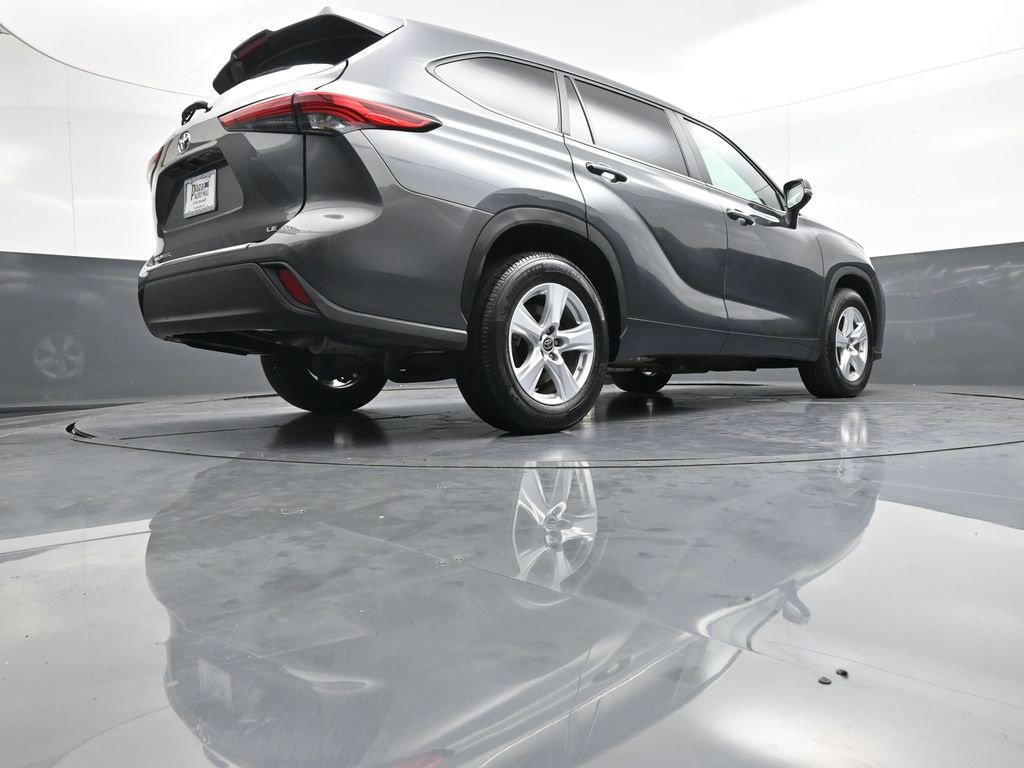 Certified 2023 Toyota Highlander L image 31