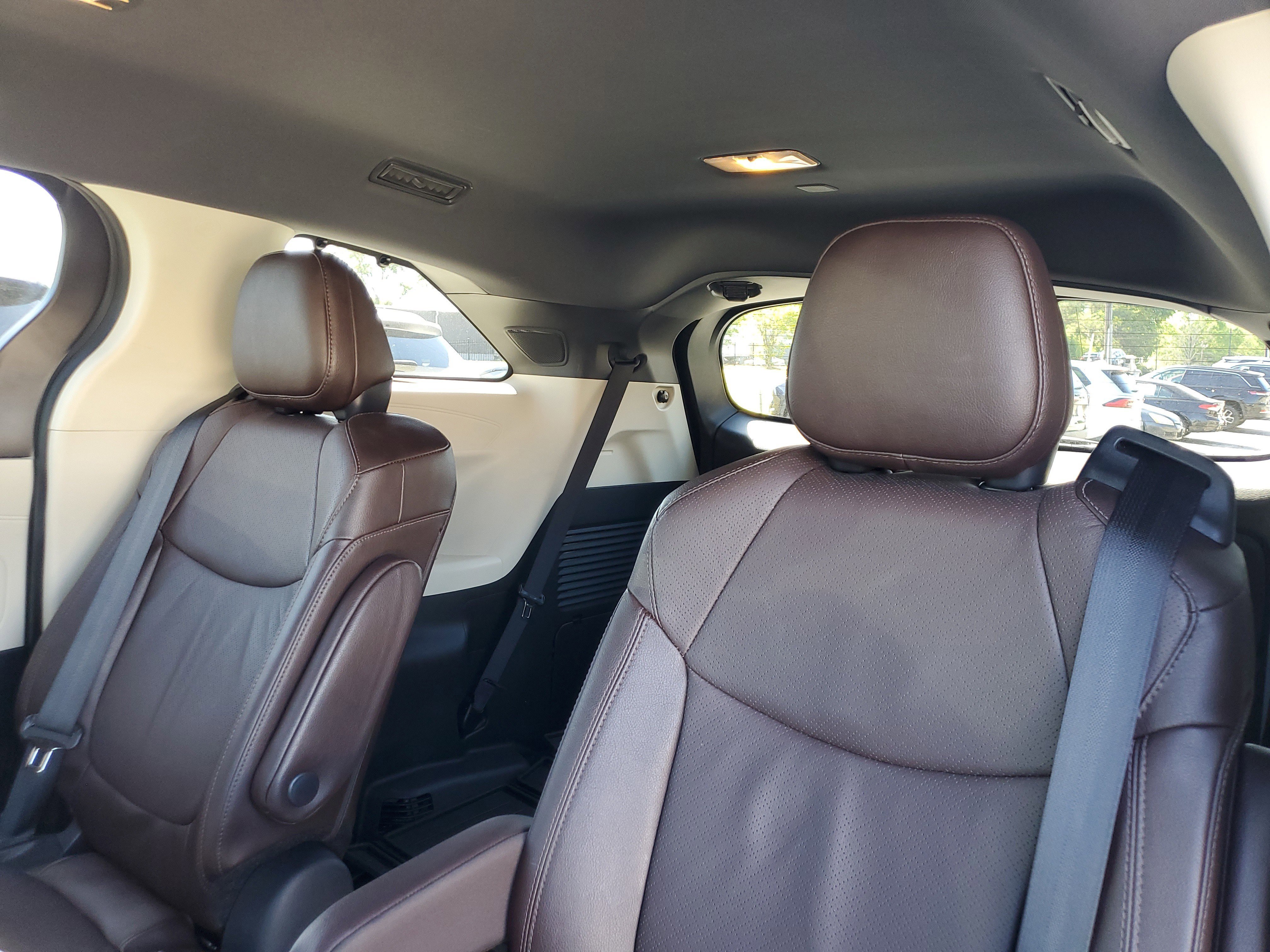 Used 2023 Toyota Sienna Platinum image 10