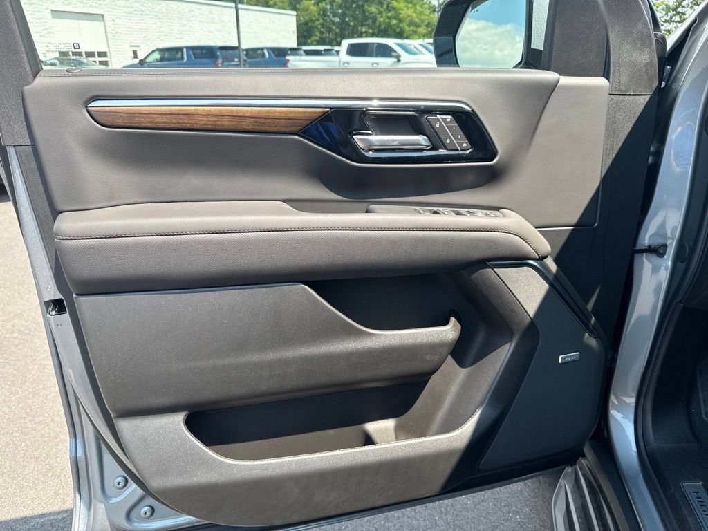 New 2026 Chevrolet Suburban High Country w/ Sun And Tow Package AWD/4WD image 15