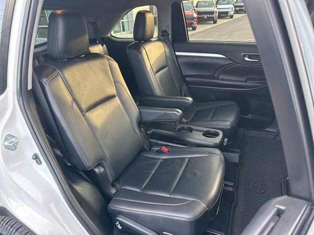 Used 2019 Toyota Highlander XLE image 40