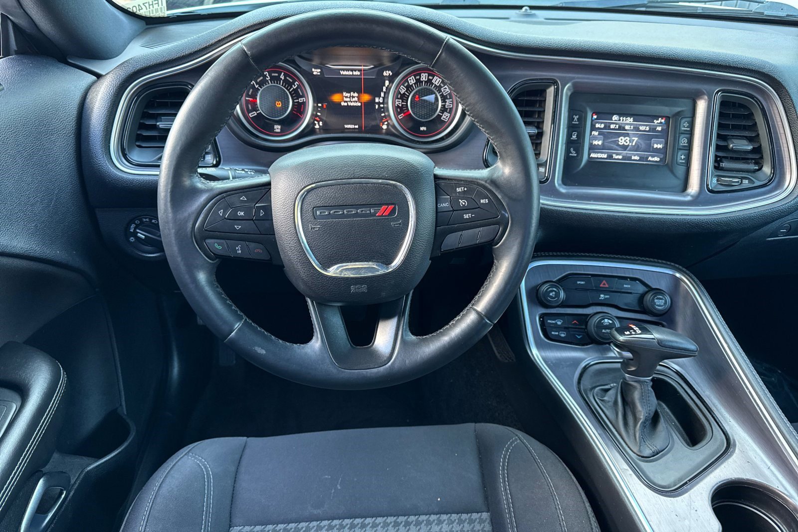 Used 2015 Dodge Challenger SXT image 27