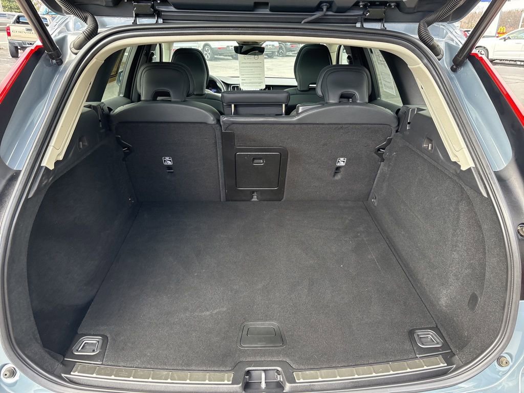 Certified 2023 Volvo XC60 B5 Plus w/ Climate Package image 42