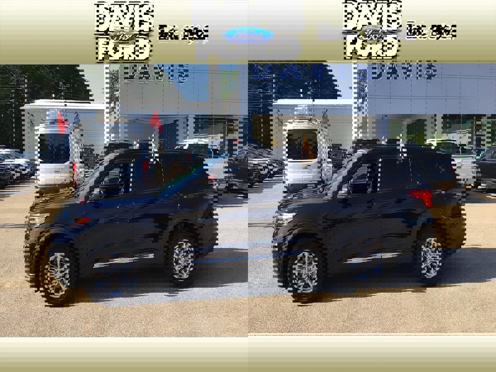 Certified 2023 Ford Explorer XLT w/ Equipment Group 202A image 4