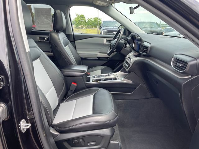 Used 2024 Ford Explorer XLT w/ Equipment Group 202A AWD/4WD image 40