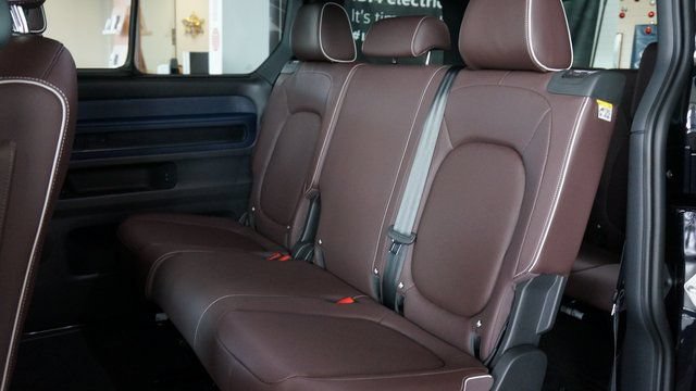 New 2025 Volkswagen ID. Buzz Pro S RWD image 9