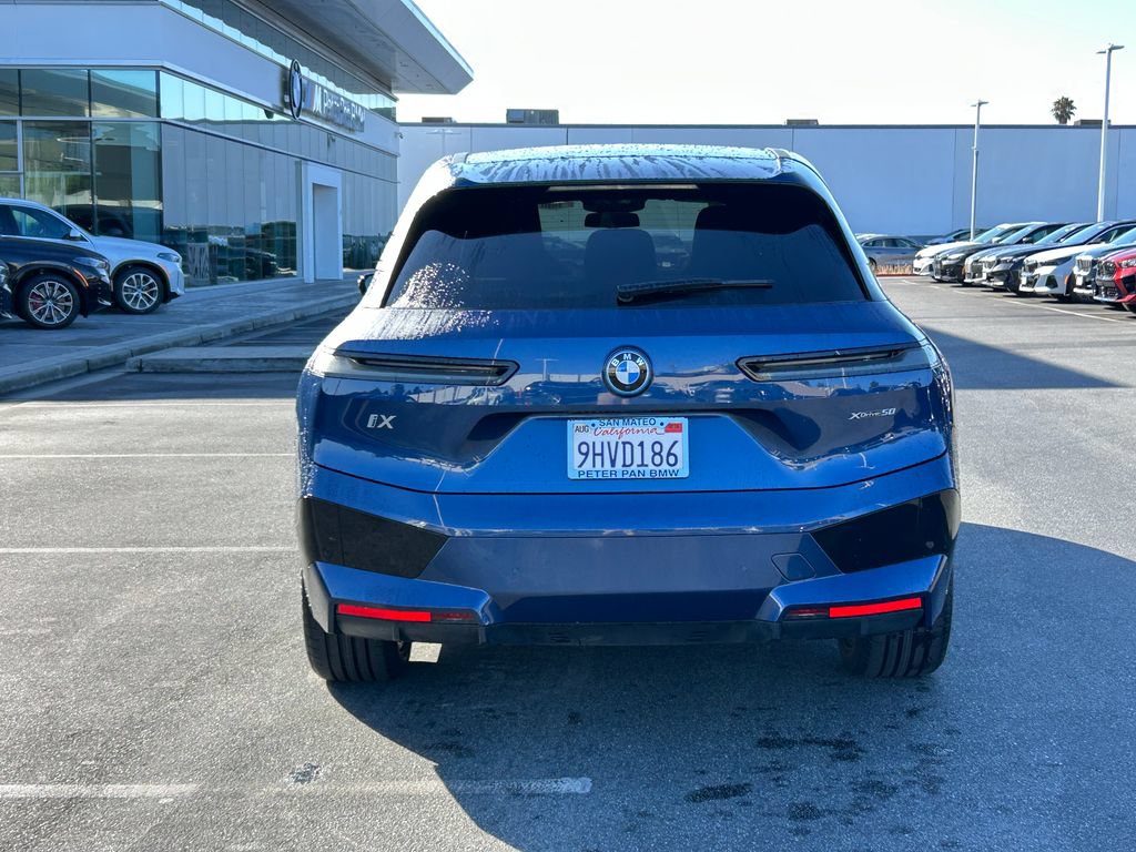 Used 2024 BMW iX xDrive50 w/ Sport Package AWD/4WD image 4