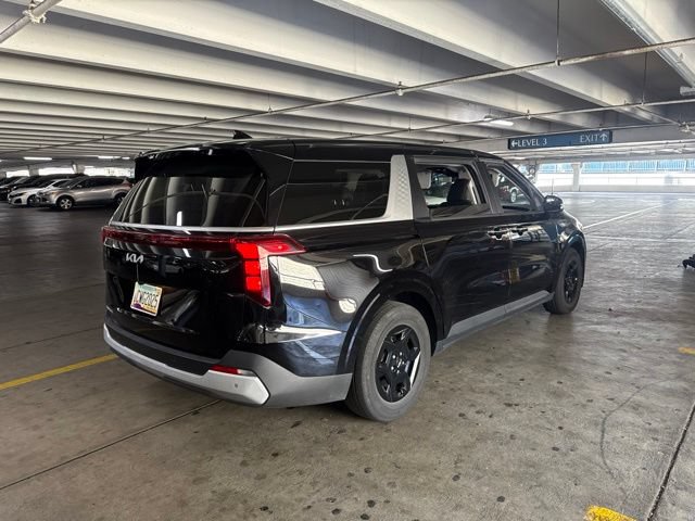 Certified 2025 Kia Carnival FWD image 3