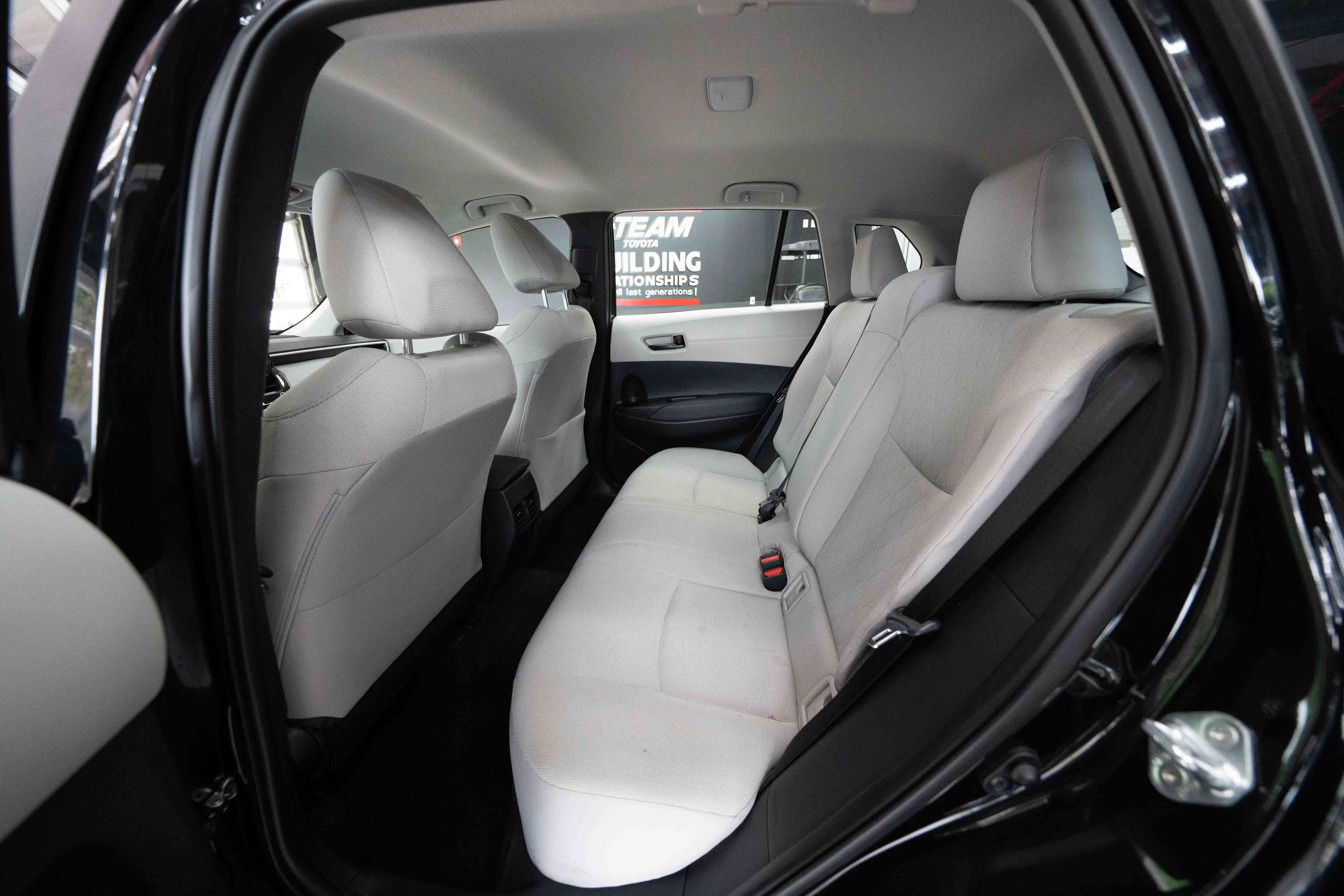 Used 2025 Toyota Corolla Cross L AWD/4WD image 23