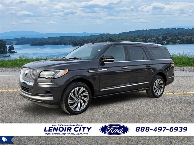 Used 2022 Lincoln Navigator L 2WD image 3