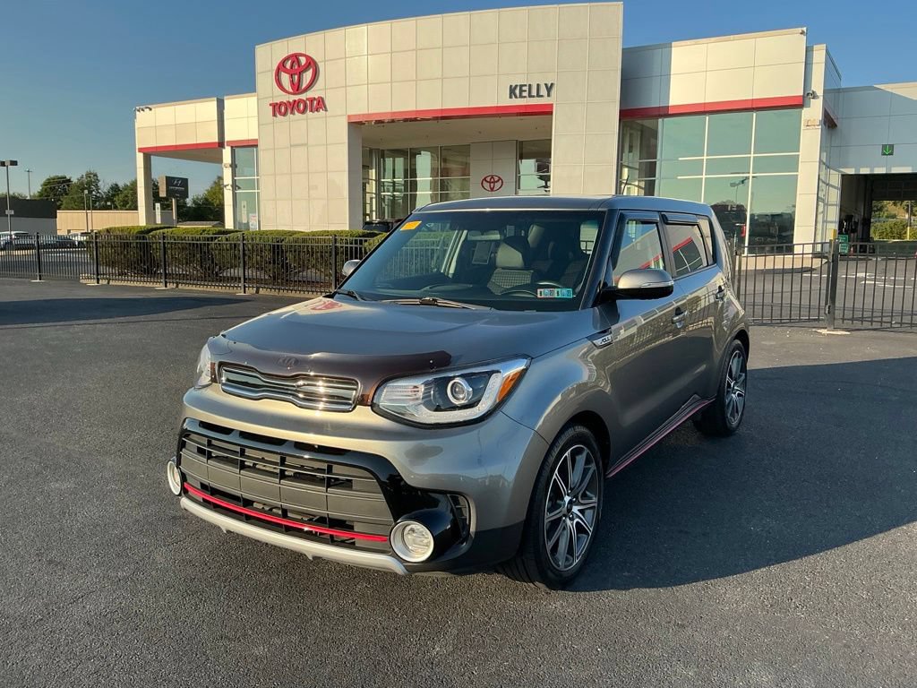 Used 2017 Kia Soul ! w/ Tech Package FWD image 1