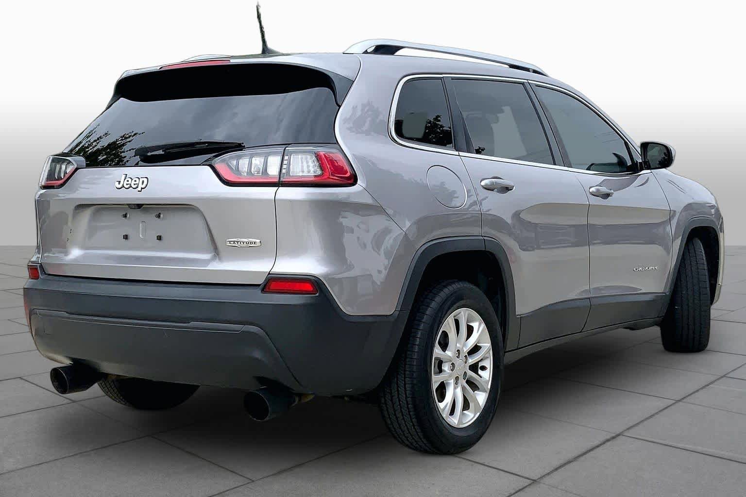 Used 2019 Jeep Cherokee Latitude w/ Popular Appearance Group FWD image 13