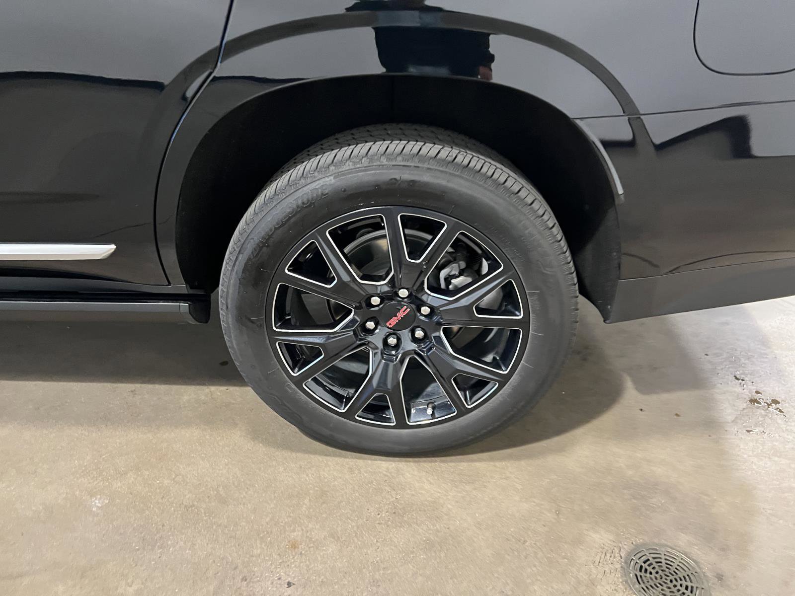 Used 2024 GMC Yukon Denali w/ Advanced Technology Package image 50