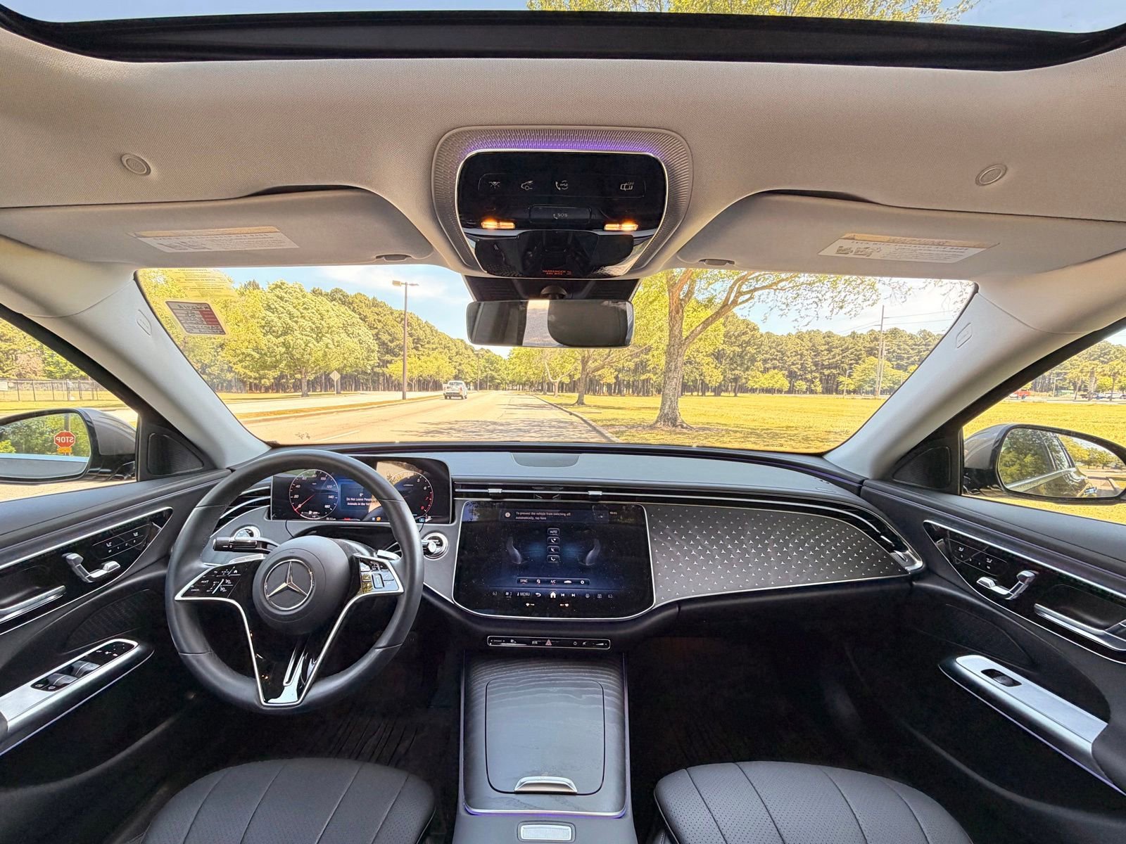 Used 2025 Mercedes-Benz E 350 Sedan image 2