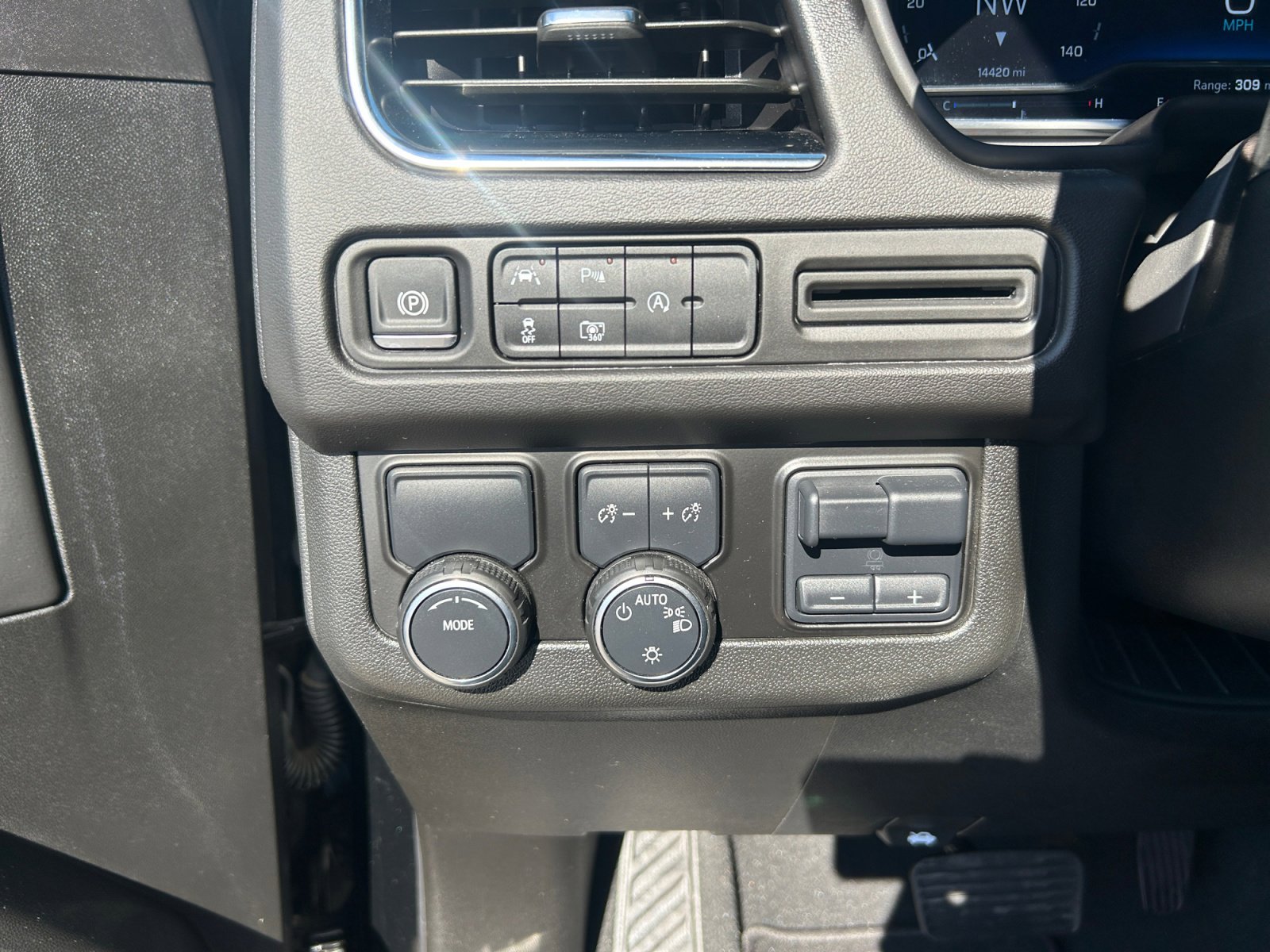 Used 2024 Chevrolet Tahoe RST w/ Luxury Package image 28