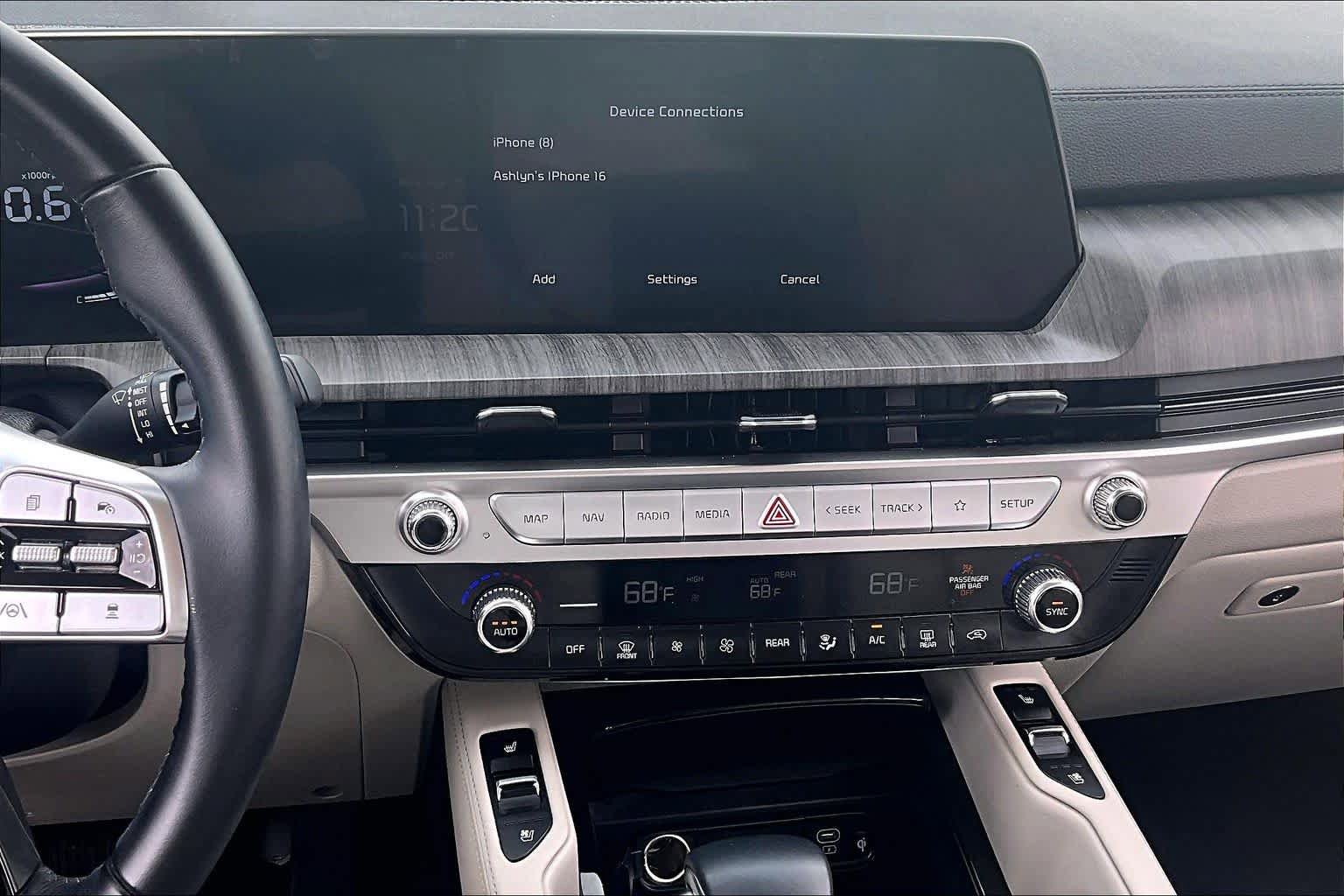 Used 2024 Kia Telluride EX w/ EX Captain's Chair Package image 7
