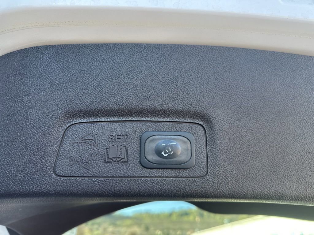 Used 2016 Lincoln MKC Reserve image 6