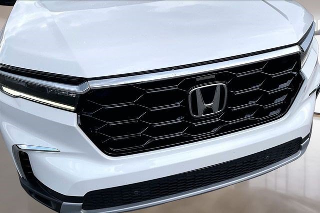Certified 2025 Honda Pilot Touring image 29