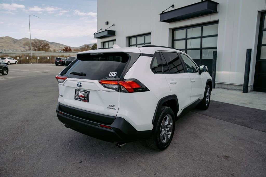 Used 2024 Toyota RAV4 XLE image 9