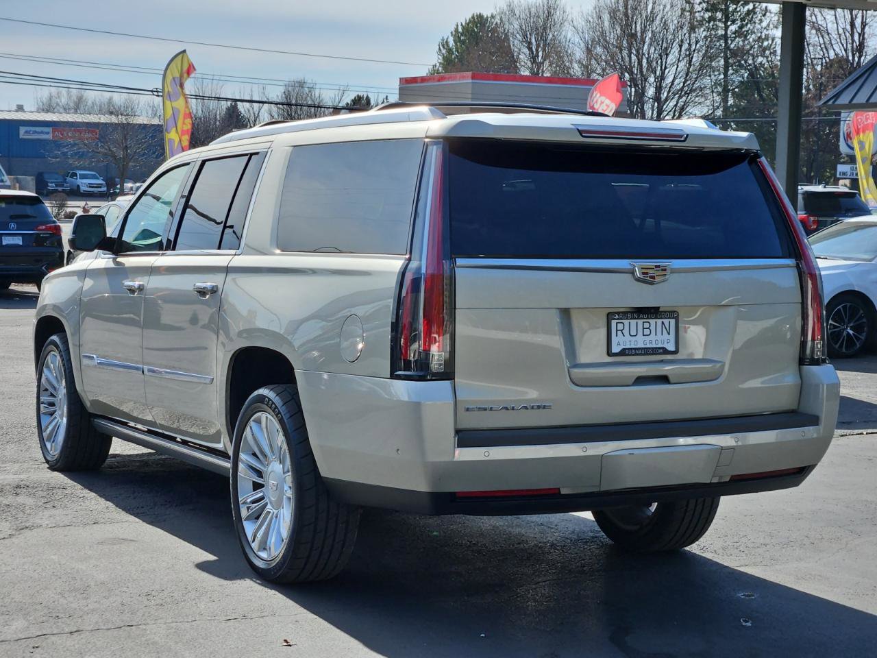 Used 2017 Cadillac Escalade ESV Platinum image 17