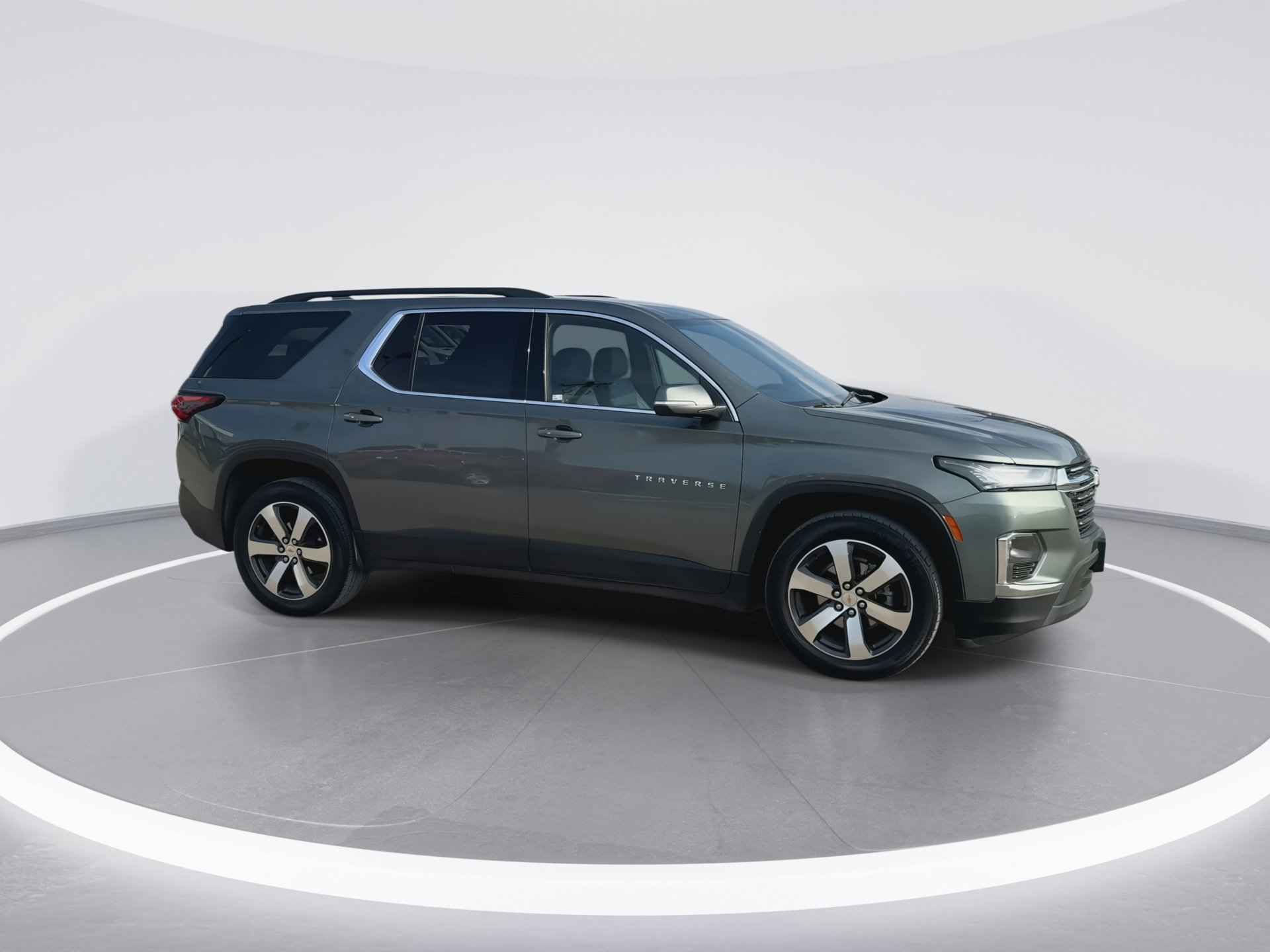 Used 2022 Chevrolet Traverse LT w/ LT Premium Package image 10