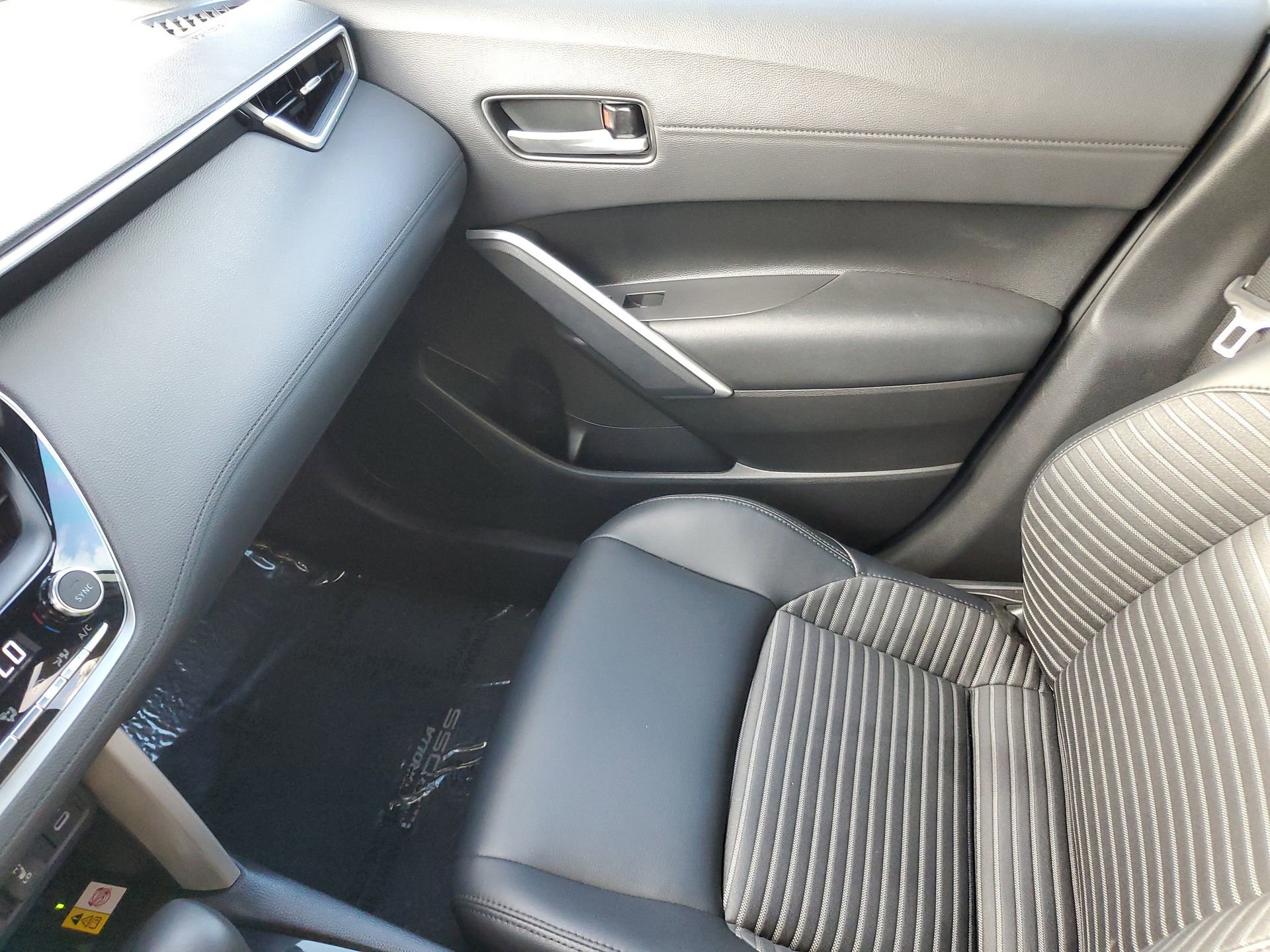 Used 2023 Toyota Corolla Cross XSE w/ Convenience Package image 26