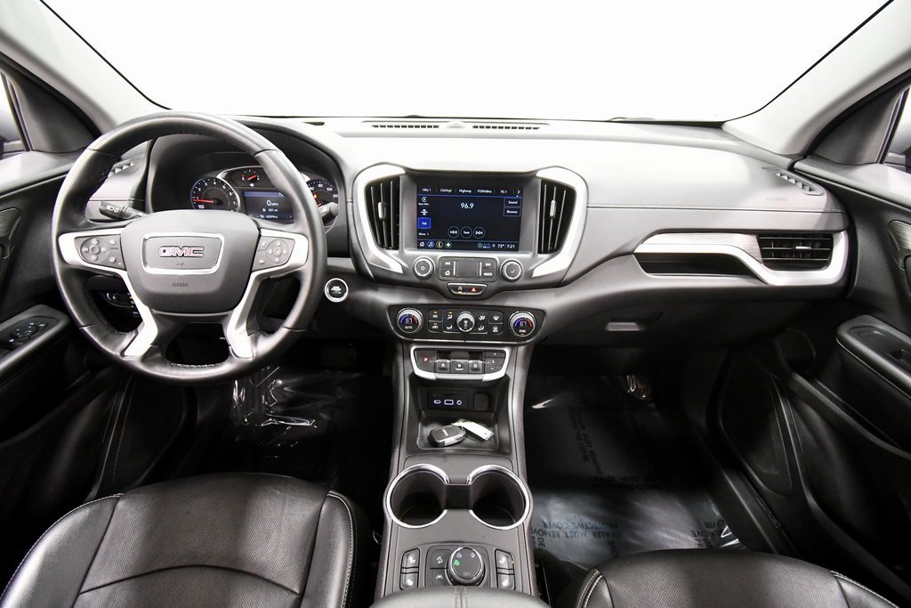 Used 2024 GMC Terrain SLT image 3