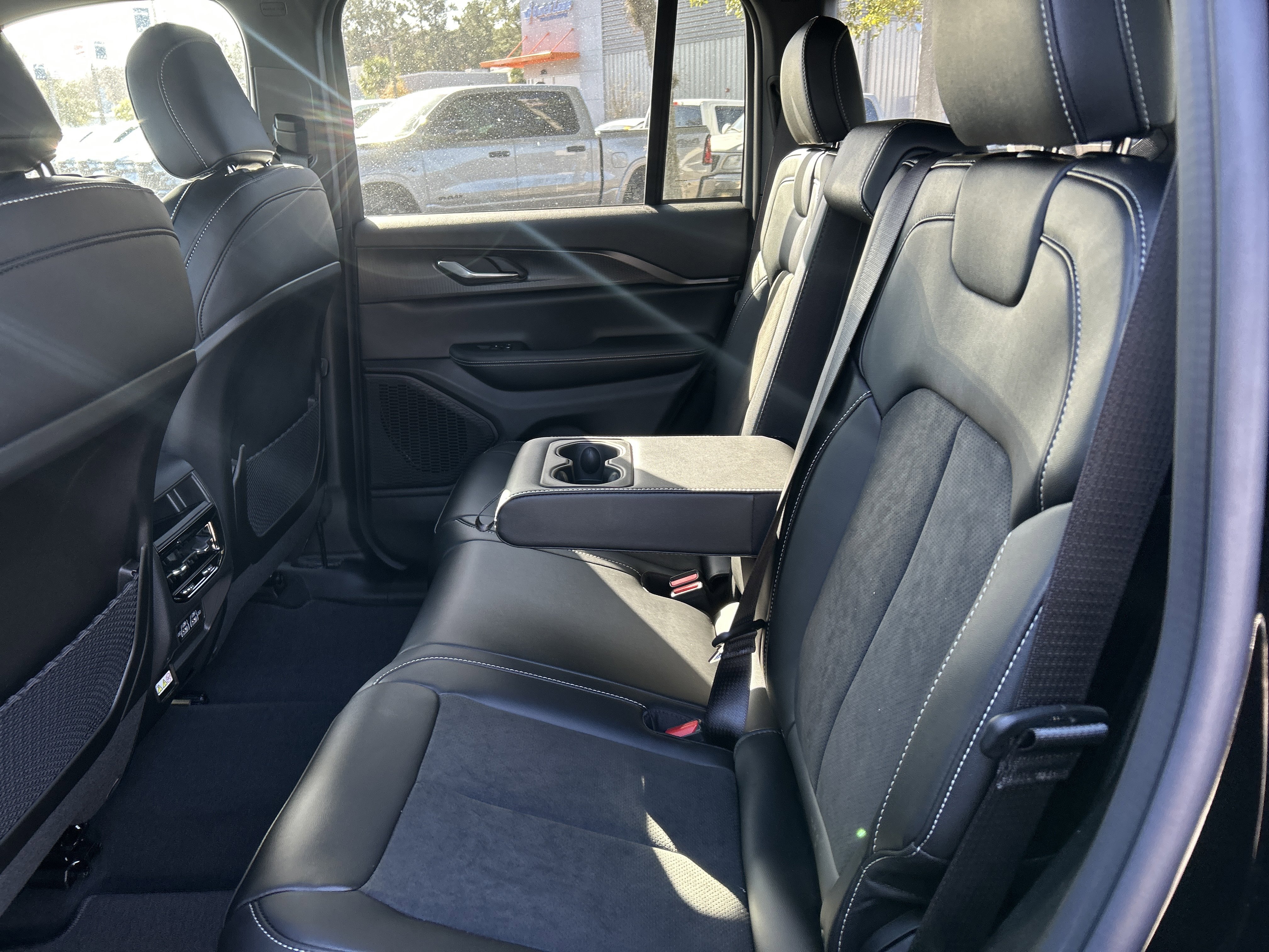 New 2025 Jeep Grand Cherokee Altitude image 37