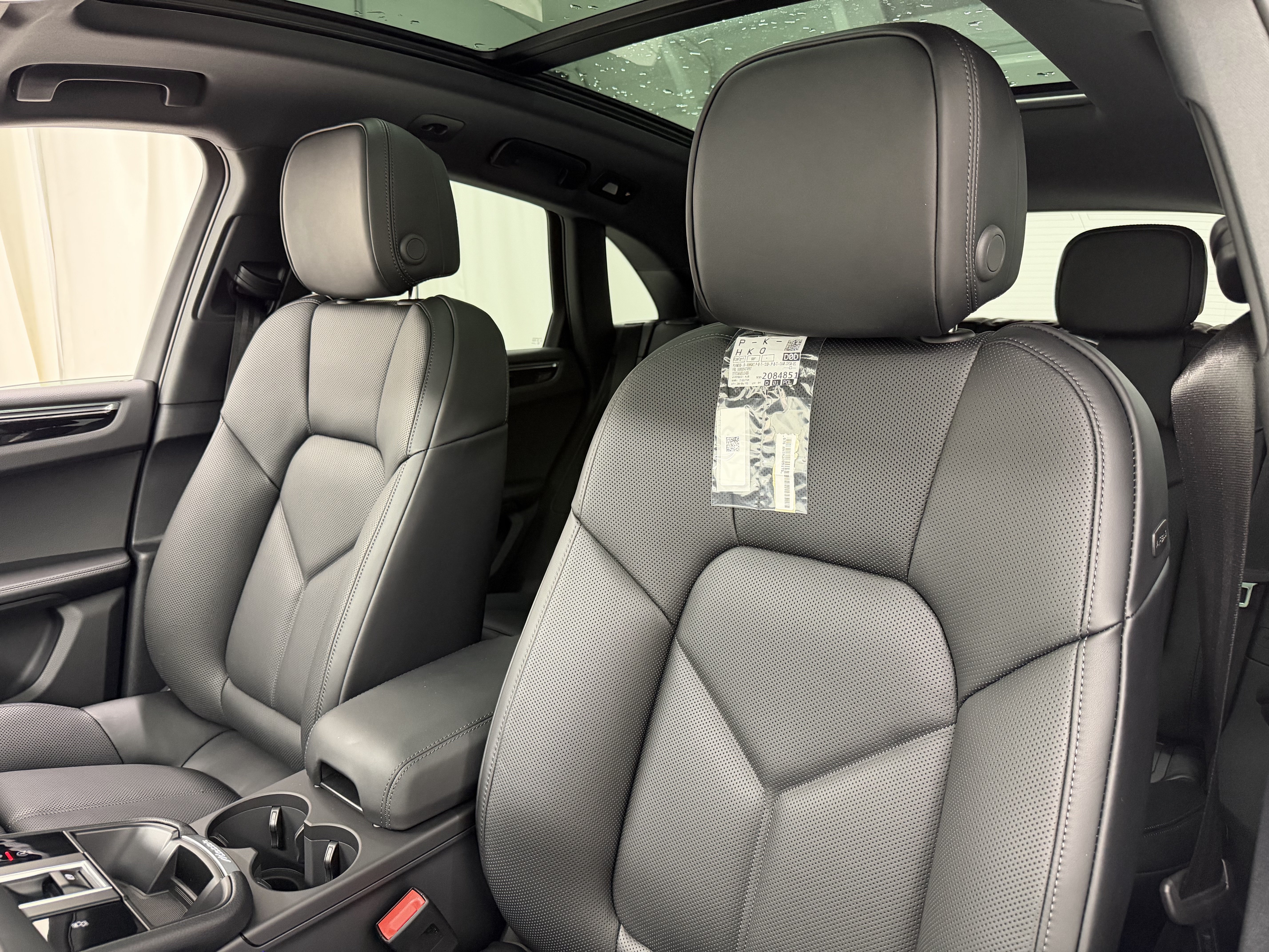 Certified 2026 Porsche Macan AWD/4WD image 5