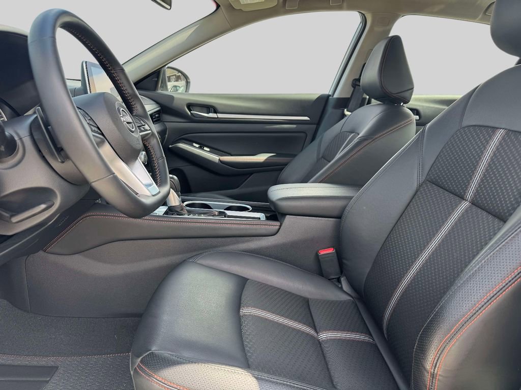 Used 2025 Nissan Altima 2.5 SR FWD image 14