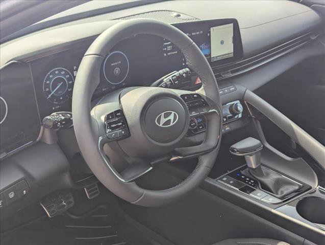 Certified 2025 Hyundai Elantra SEL image 3