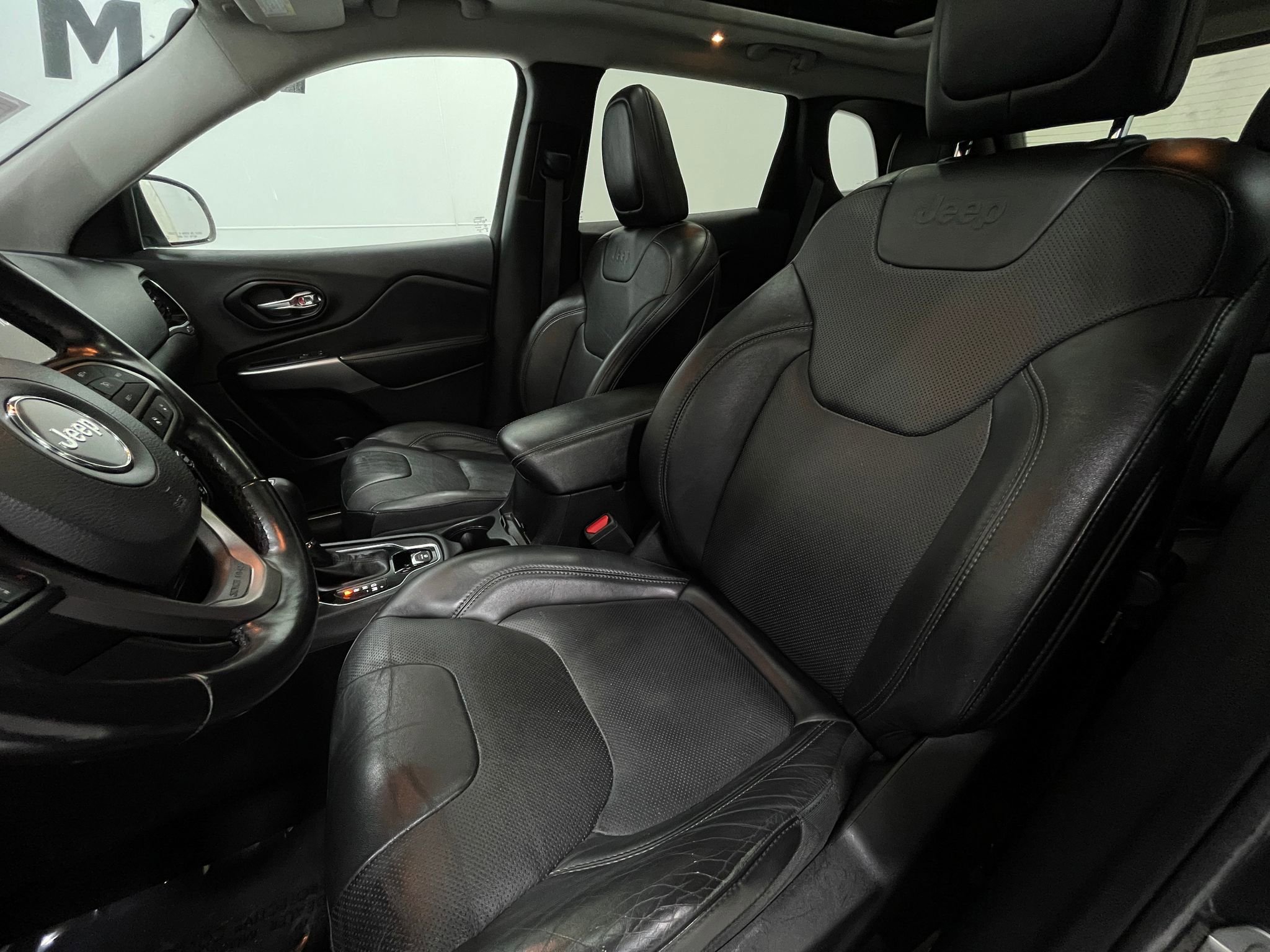 Used 2021 Jeep Cherokee Limited image 14