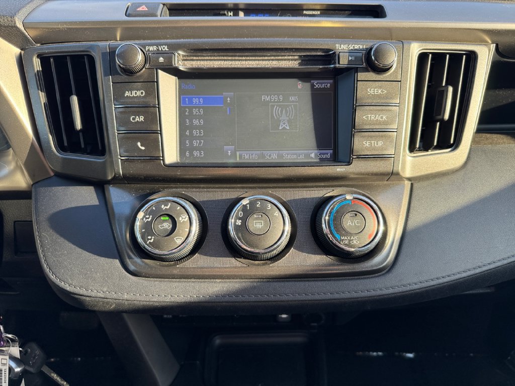 Used 2015 Toyota RAV4 LE AWD/4WD image 15