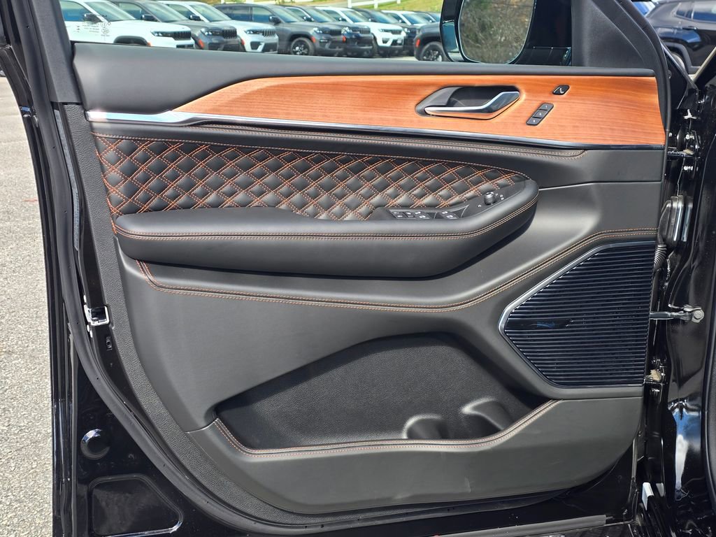 New 2025 Jeep Grand Cherokee Summit image 38