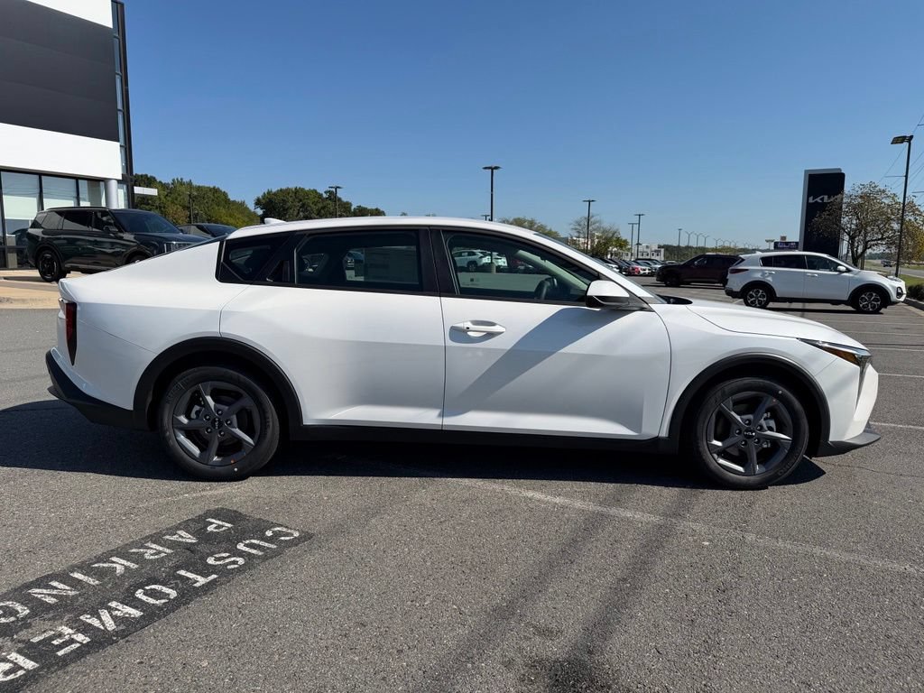 New 2026 Kia K4 FWD image 8