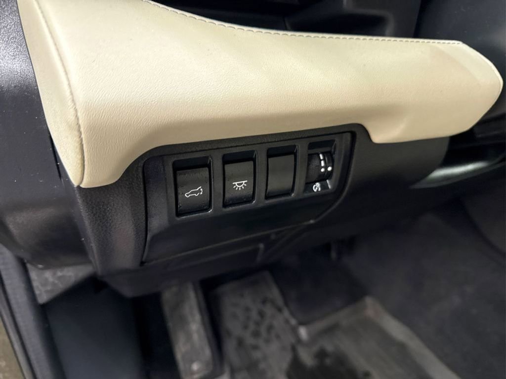 Used 2023 Subaru Ascent Limited image 35