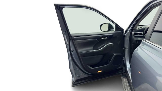 Used 2023 Toyota Highlander XLE FWD image 10