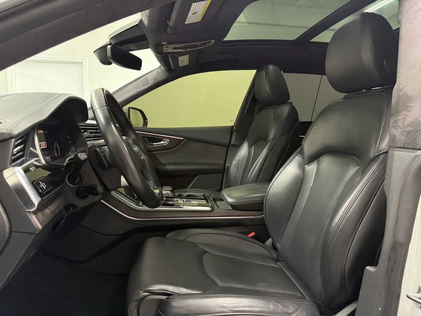 Used 2019 Audi Q8 Prestige w/ Luxury Package AWD/4WD image 11