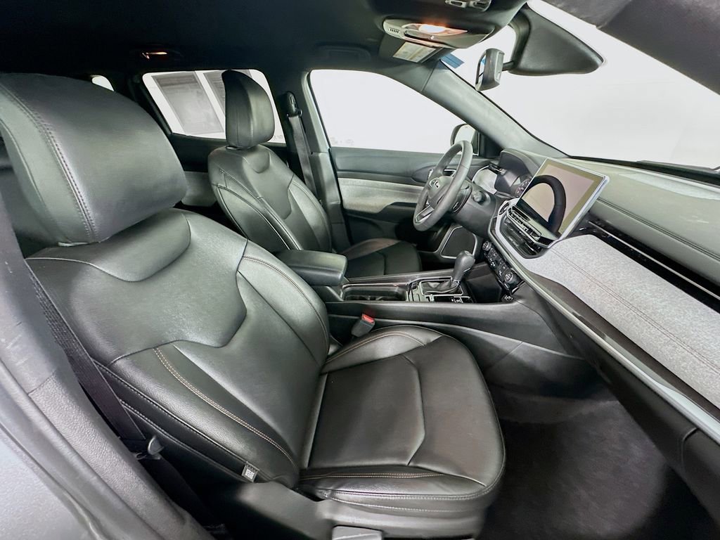 Certified 2024 Jeep Compass Latitude image 37