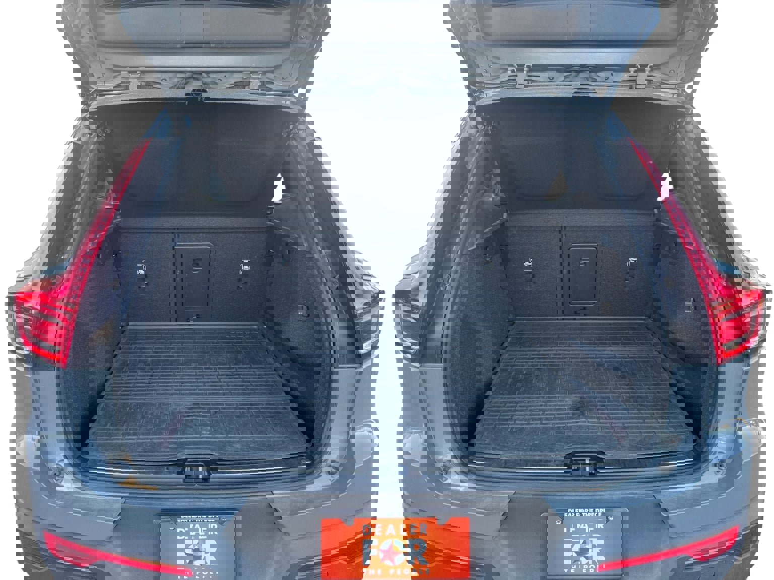 Used 2020 Volvo XC40 T4 R-Design w/ Protection Package Premier image 18