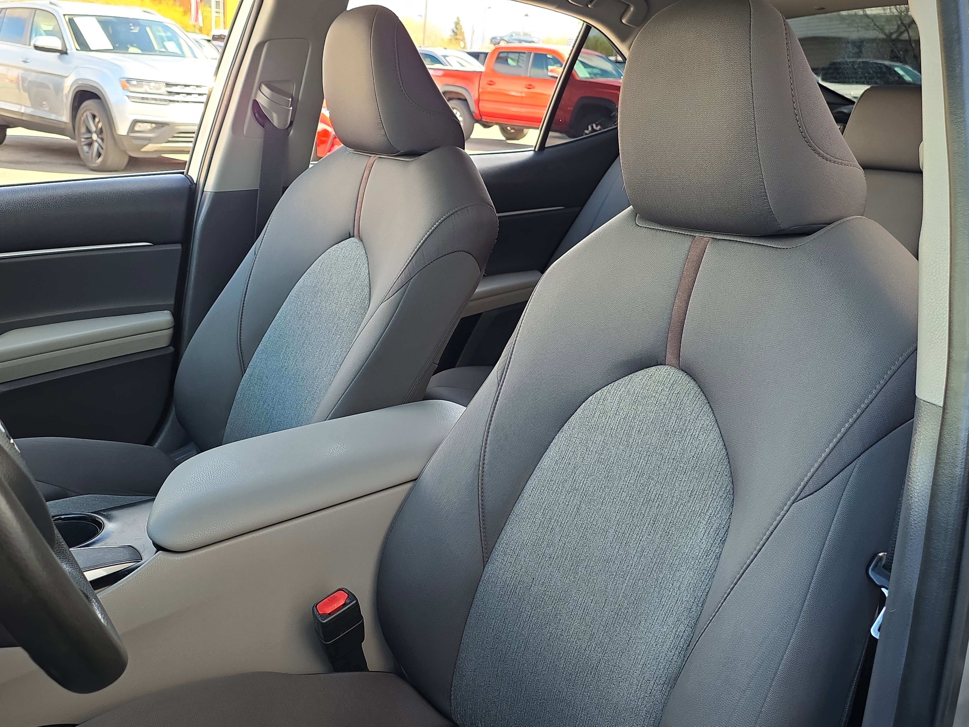 Used 2019 Toyota Camry LE image 12