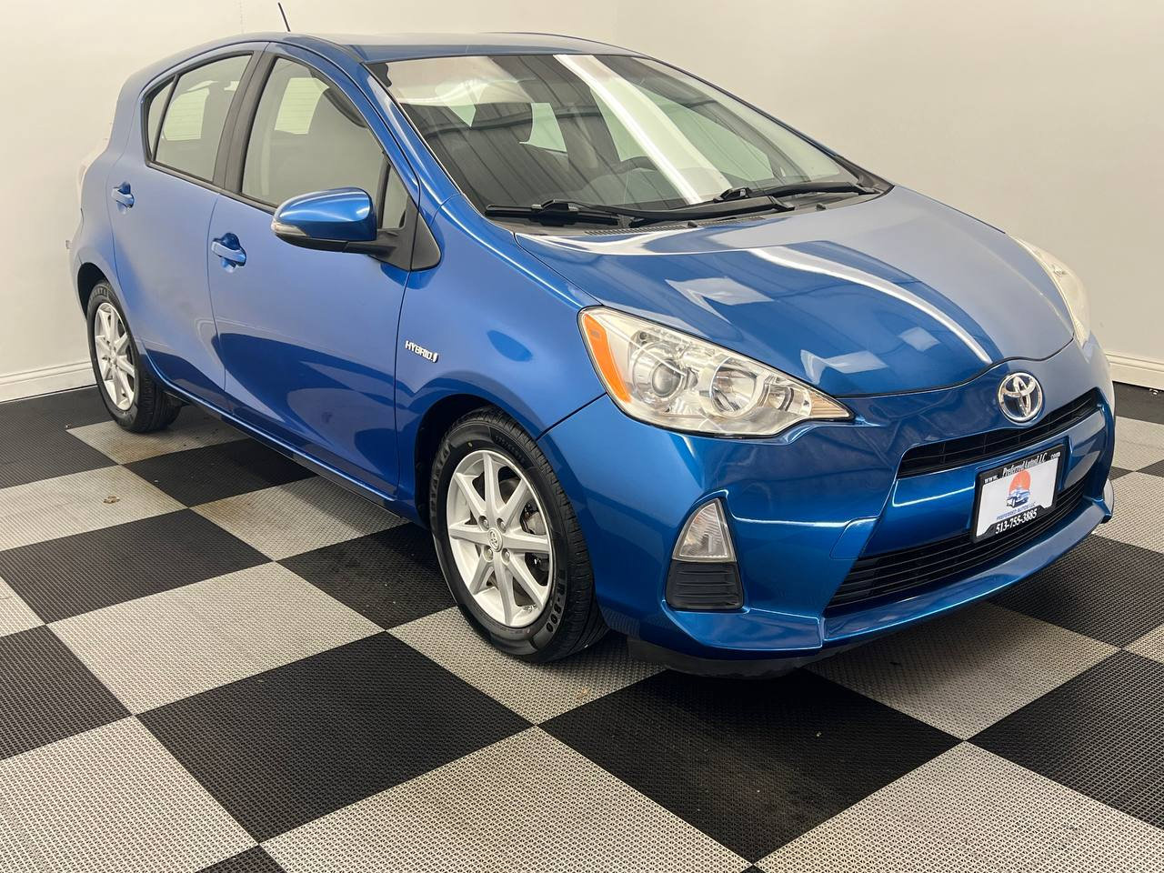Used 2013 Toyota Prius C Three image 3