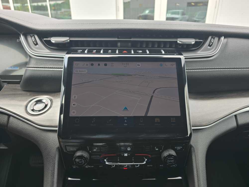 Used 2024 Jeep Grand Cherokee Limited AWD/4WD image 12