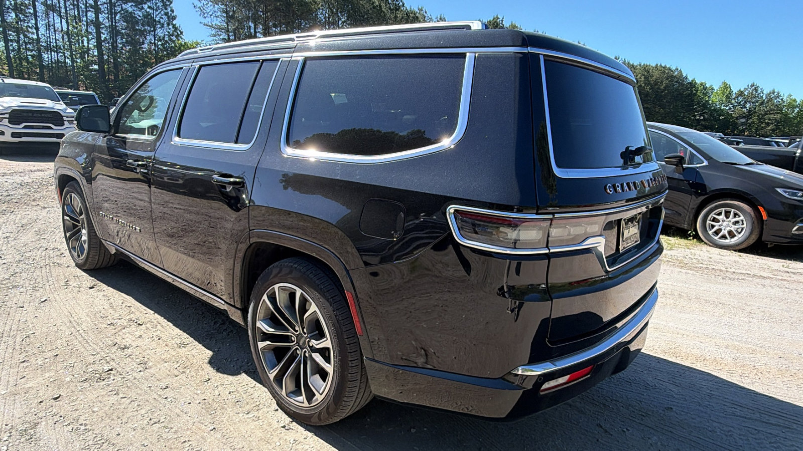 Used 2024 Jeep Grand Wagoneer Series III w/ Rear Seat Video Group 1 AWD/4WD image 10