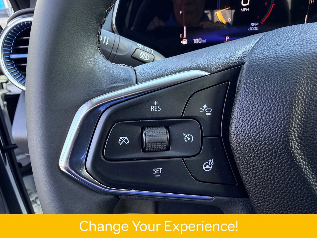 Used 2025 Chevrolet Trax LT w/ LT Convenience Package FWD image 21