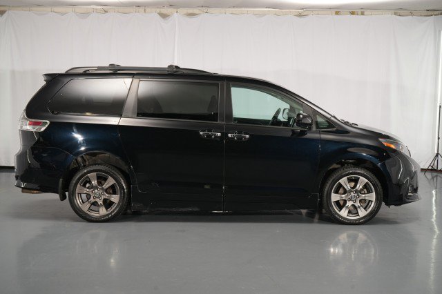 Used 2020 Toyota Sienna SE FWD image 17