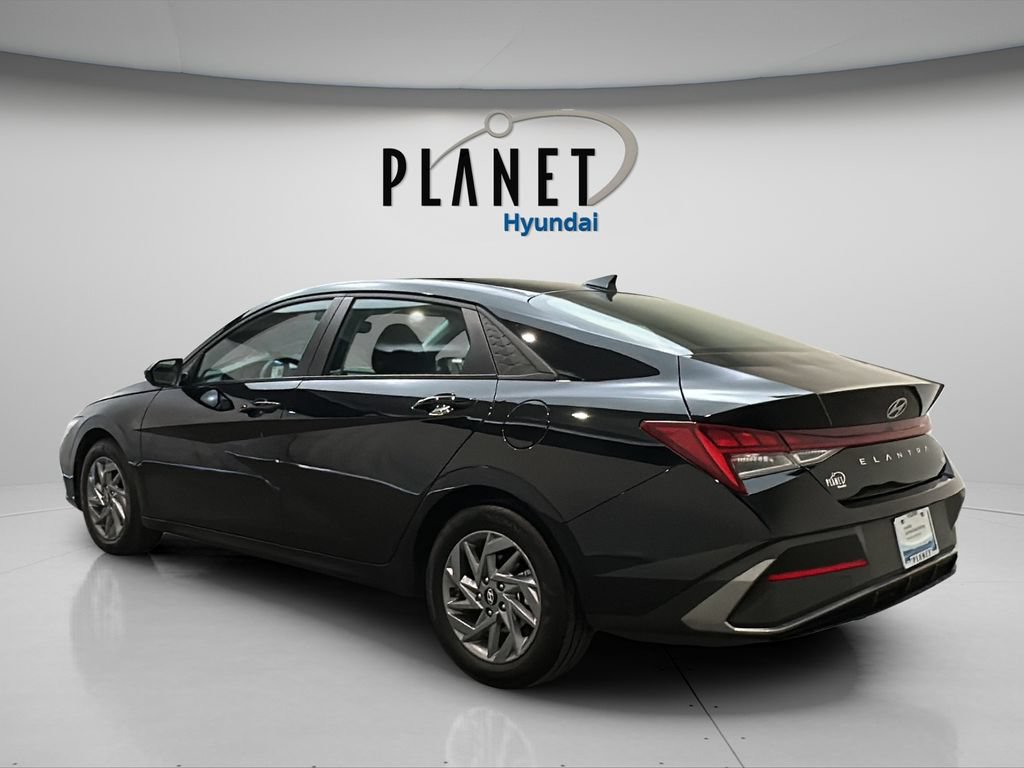 Certified 2025 Hyundai Elantra Hybrid FWD image 4