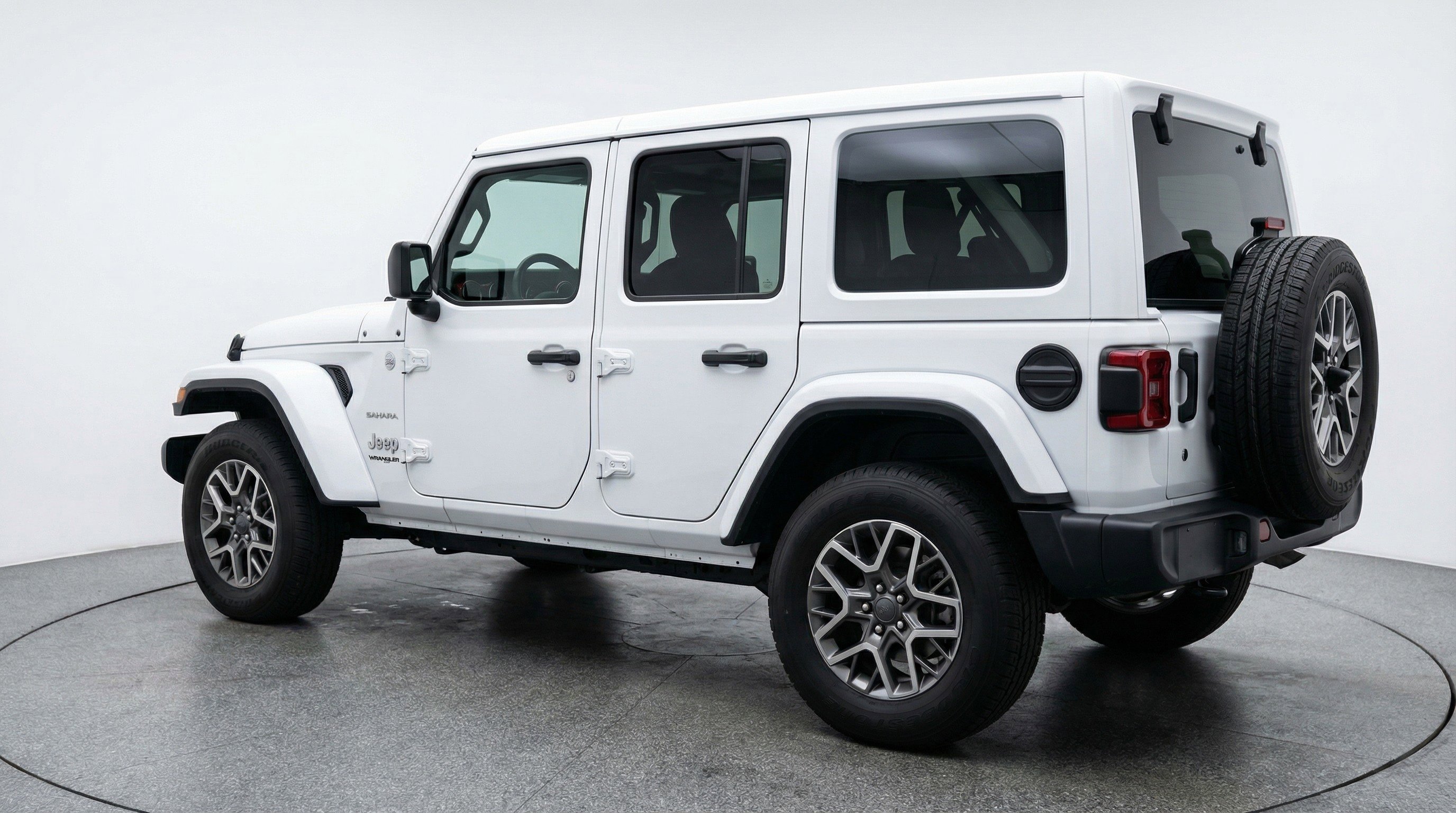 Used 2025 Jeep Wrangler Sahara image 6