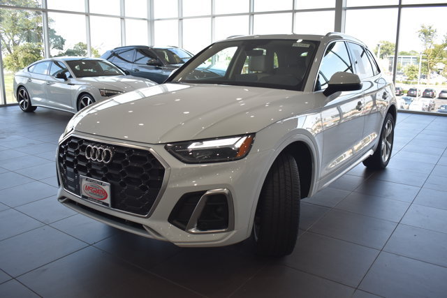 Used 2023 Audi Q5 2.0T Premium Plus w/ Premium Plus Package AWD/4WD image 3