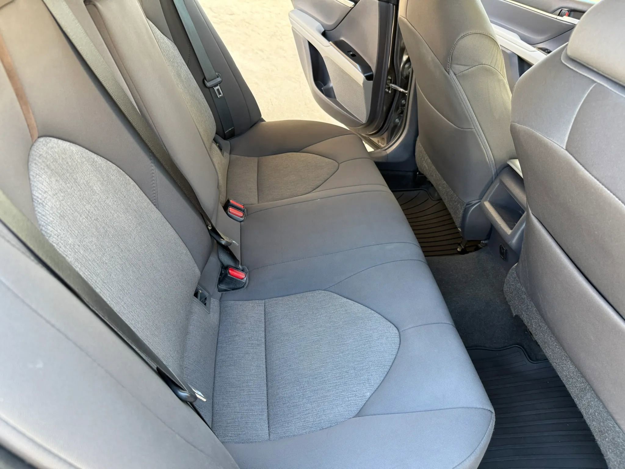 Used 2019 Toyota Camry LE FWD image 19