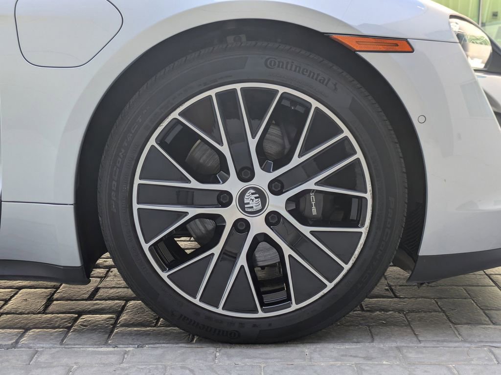 Used 2021 Porsche Taycan image 11